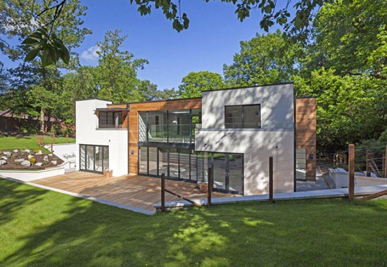 Four bedroom contemporary modernist property in Farnham, Surrey