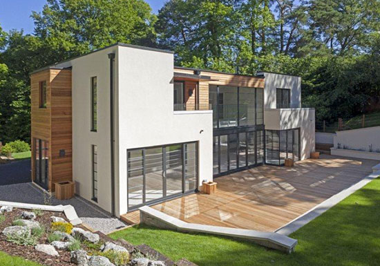 Four bedroom contemporary modernist property in Farnham, Surrey