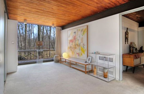 1950s A. James Speyer and David Haid-designed 'Ferris Bueller' modernist house in Highland Park, Illinois, USA