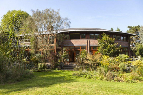 On the market: 1990s five-bedroom modernist property in London SW14