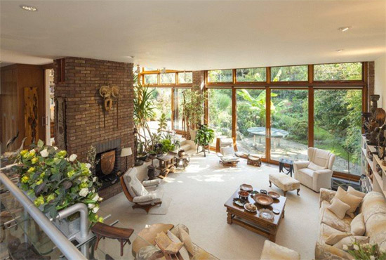 1990s five-bedroom modernist property in London SW14
