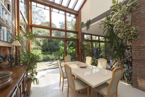 1990s five-bedroom modernist property in London SW14
