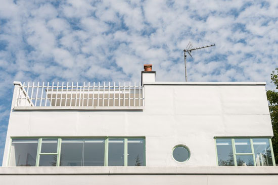 1930s Connell and Ward-designed First Sun House modernist property in Amersham, Buckinghamshire