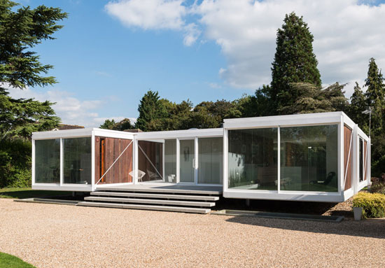 1960s Peter Foggo and David Thomas-designed modernist property in Holyport, Berkshire