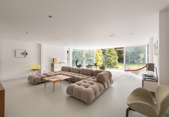 1960s Peter Foggo and David Thomas-designed modernist property in Holyport, Berkshire
