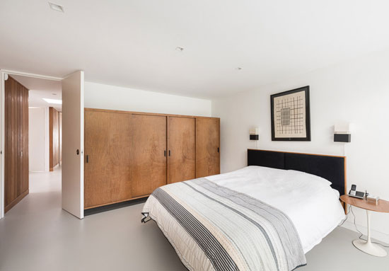 1960s Peter Foggo and David Thomas-designed modernist property in Holyport, Berkshire