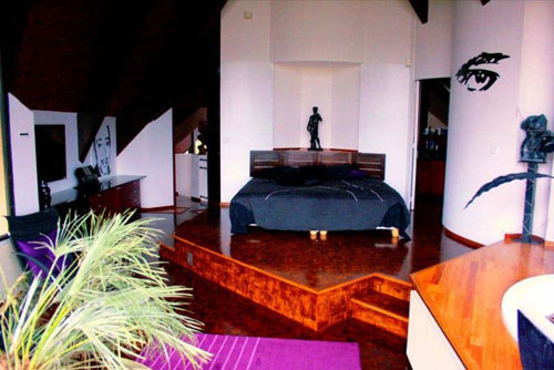 france2 1970s architect-designed five bedroom house in Guarard, near Paris, France
