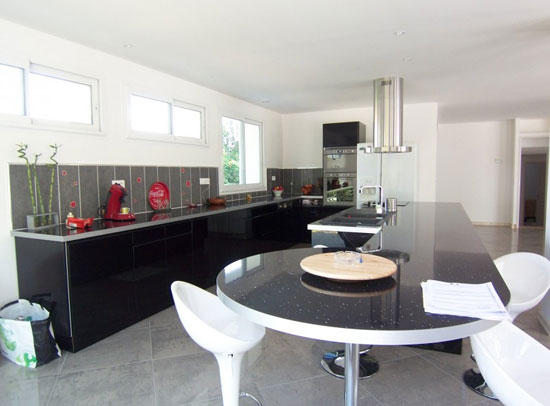 france2 Four bedroom midcentury-style house in Pineuilh, Gironde, south west France