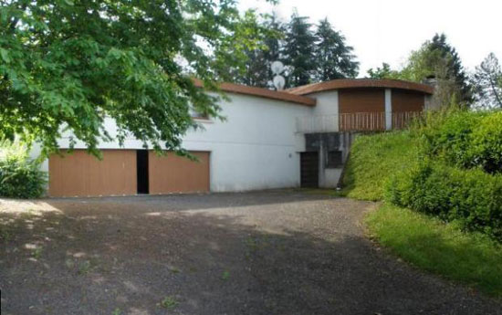 france2 1960s architect-designed three-bedroom property in L`Isle-Jourdain, Vienne, Western France