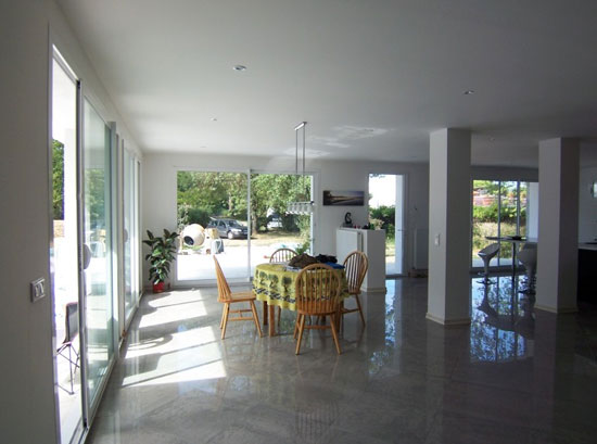 france3 Four bedroom midcentury-style house in Pineuilh, Gironde, south west France