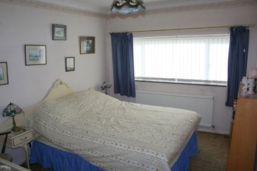 frin5 Four-bedroom 1930s art deco house in Frinton On Sea, Essex