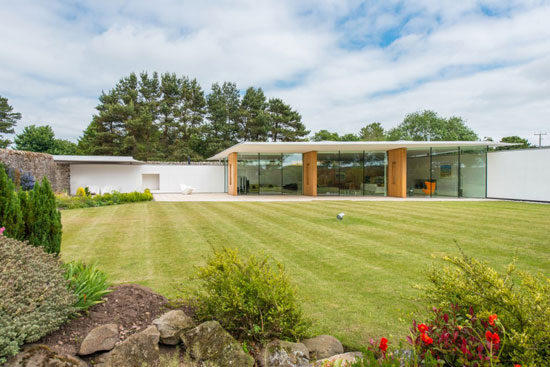 Gareth Hoskins contemporary modernist property in Ladybank, Fife, Scotland