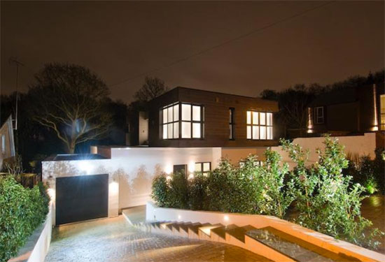 Contemporary modernist property in Mill Hill, London NW7