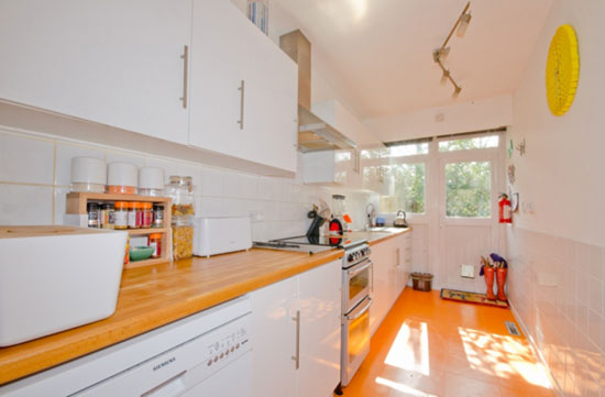 giles5 1960s Austin Vernon-designed three-bedroom townhouse in Giles Coppice, London SE19