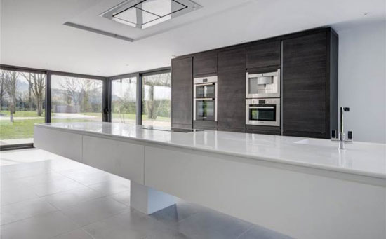 Contemporary modernist property in Teddington, Gloucestershire