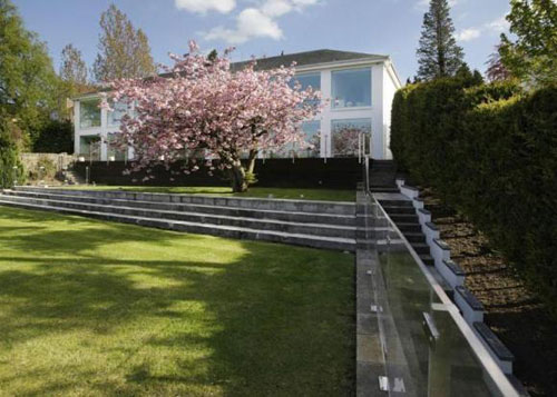 glas2 Five-bedroomed Ruberslaw house in Whitecraigs, Glasgow, Lanarkshire