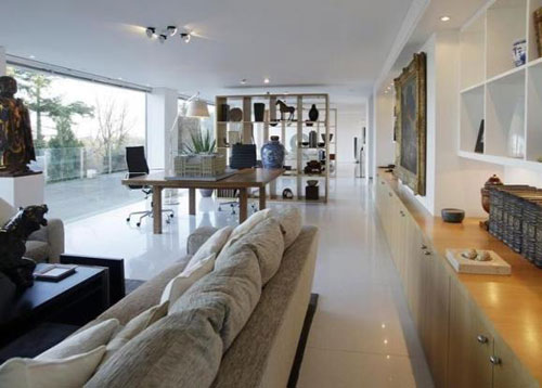 glas4 Five-bedroomed Ruberslaw house in Whitecraigs, Glasgow, Lanarkshire