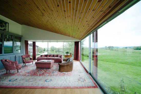 Richard Paxton-designed modernist barn in Glastonbury, Somerset