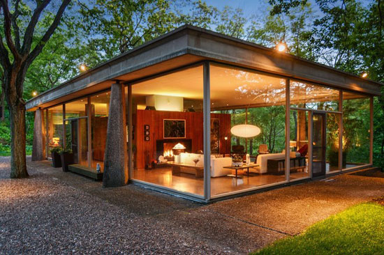1960s H.P. Davis Rockwell House modernist property in Olympia Fields, Illinois, USA