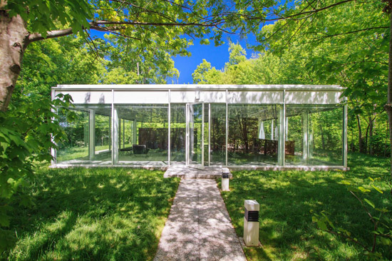 William Starke Shell modernist glass box property in Knoxville, Tennessee, USA