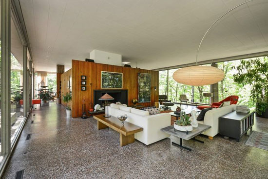 1960s H.P. Davis Rockwell House modernist property in Olympia Fields, Illinois, USA