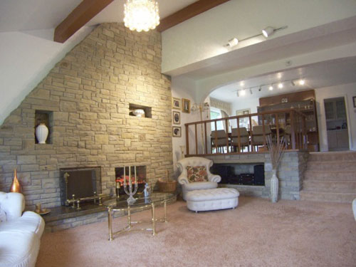 glos4 1970s five-bedroomed house in Glossop, Derbyshire