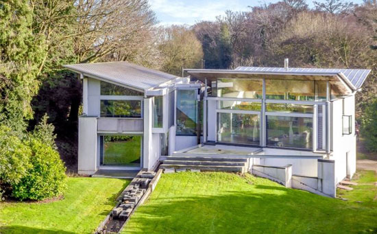 Grand Designs The iInvertedi Roof iHousei in Amersham Grand Designs The iInvertedi Roof iHousei in Amersham