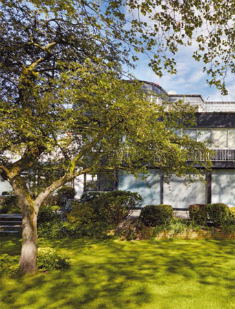 1930s grade II-listed Walter Gropius-designed modernist property in London SW3