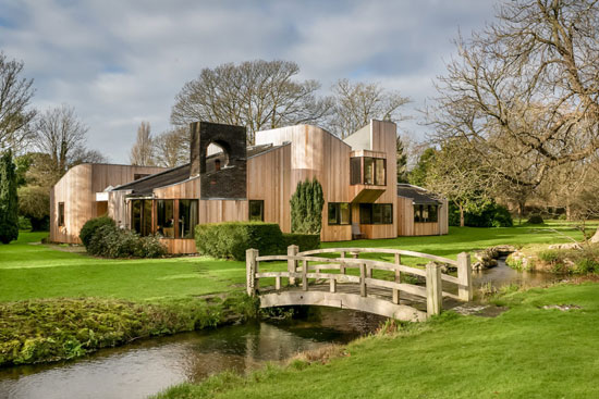 1980s Walter Greaves modernist property in Runcton, West Sussex
