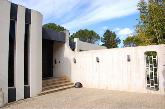 1970s architect-designed brutalist property in Grabels, southern France