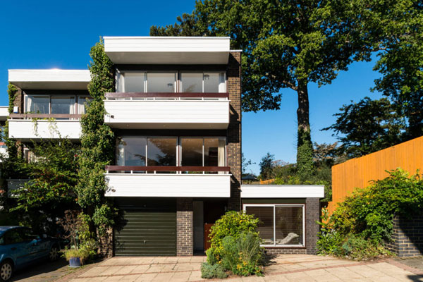 1960s Norman Starrett modernist townhouse in Chislehurst, Kent