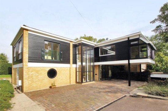 1960s Michael Twigg-designed Medlars modernist property in East Grinstead, West Sussex