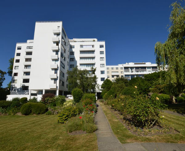 At auction: Four-bedroom apartment in the 1930s Berthold Lubetkin Highpoint building in North Hill, London N6