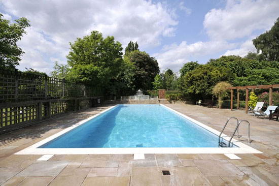 Apartment in the Berthold Lubetkin-designed grade I-listed Highpoint I in London N6