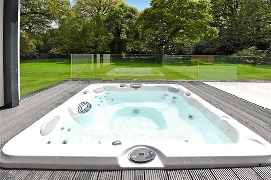 David Wright-designed modernist property in Wimborne, Dorset