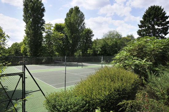 Apartment in the Berthold Lubetkin-designed Grade I-listed Highpoint I building in London N6