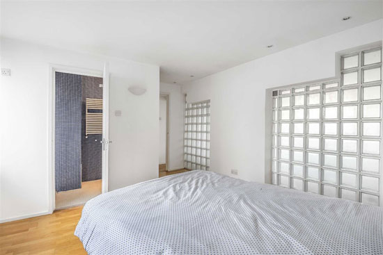 To let: Apartment in the 1930s Berthold Lubetkin Highpoint building in London N6