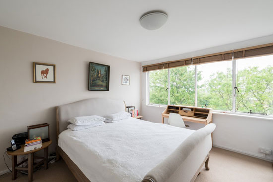 Apartment in the 1930s Berthold Lubetkin-designed Highpoint I in London N6