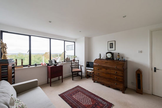 Apartment in the Berthold Lubetkin-designed Grade I-listed Highpoint I building in London N6