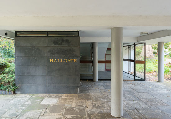 Two-bedroom Span apartment in grade II-listed Hallgate, Blackheath, London SE3