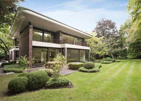 ham1 1960s architect-designed property on Beechworth Close, Hampstead, London NW3