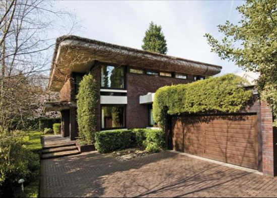 ham2 1960s architect-designed property on Beechworth Close, Hampstead, London NW3