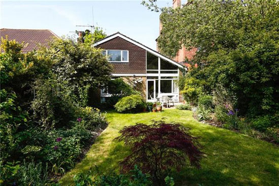 1960s Norman Plastow-designed midcentury property in London SW20