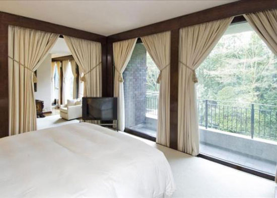 ham4 1960s architect-designed property on Beechworth Close, Hampstead, London NW3