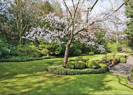 ham5 1960s architect-designed property on Beechworth Close, Hampstead, London NW3