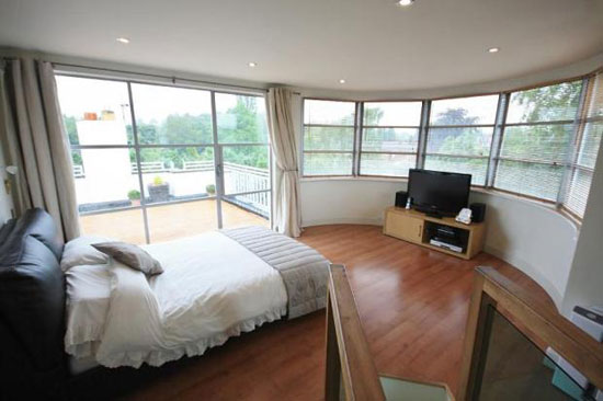hand3 1920s four-bedroom art deco house in Handforth, Cheshire