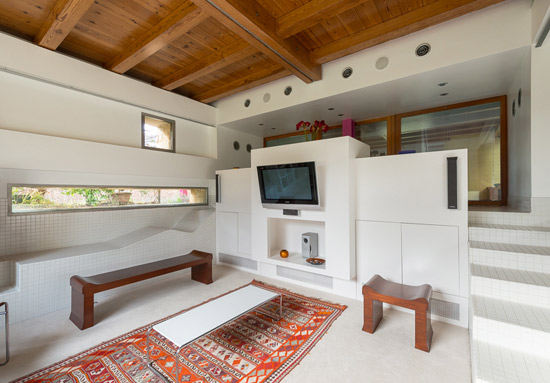 Michael Wilford-designed contemporary modernist property in Hartfield, East Sussex