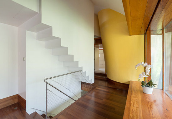 Michael Wilford-designed contemporary modernist property in Hartfield, East Sussex