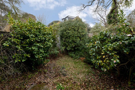 haw5 Andrews, Emerson and Sherlock-designed modernist terraced property in Wimbledon, London SW19