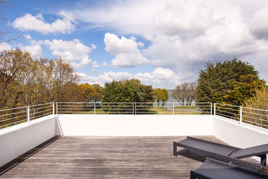 Northshore 1930s modernist property in Hayling Island, Hampshire